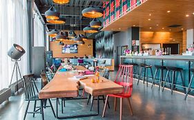 Moxy Aberdeen Airport